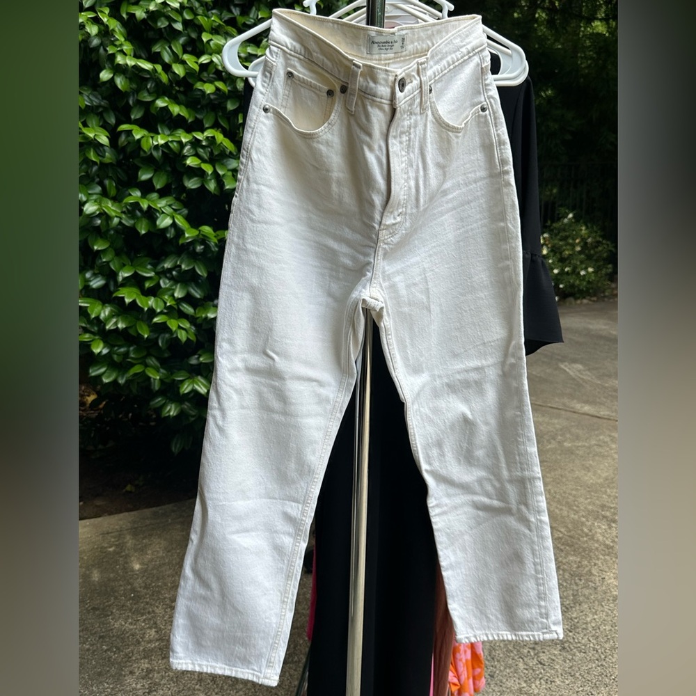 Abercrombie Ultra high rise ankle straight white Jeans
